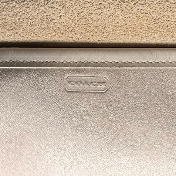 Vintage Coach Large Courier in White & Brass w/ Cartouche - Style No. 8920 - Picture 8 of 8